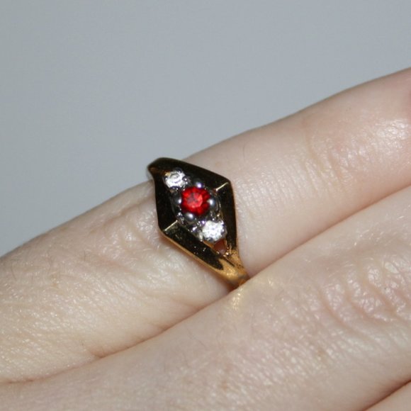vintage gold and ruby 18k hge ring size 4 - Picture 4 of 6